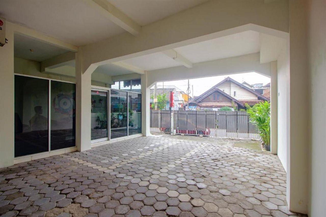 Отель Oyo 3083 D Kost 3 Syariah Джокьякарта Экстерьер фото