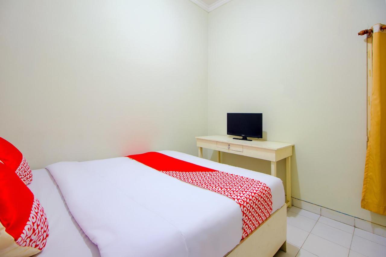 Отель Oyo 3083 D Kost 3 Syariah Джокьякарта Экстерьер фото