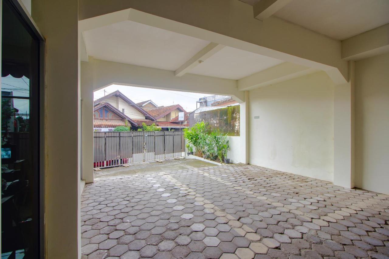 Отель Oyo 3083 D Kost 3 Syariah Джокьякарта Экстерьер фото