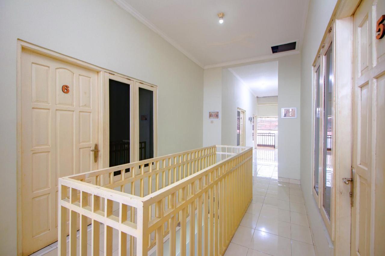 Отель Oyo 3083 D Kost 3 Syariah Джокьякарта Экстерьер фото