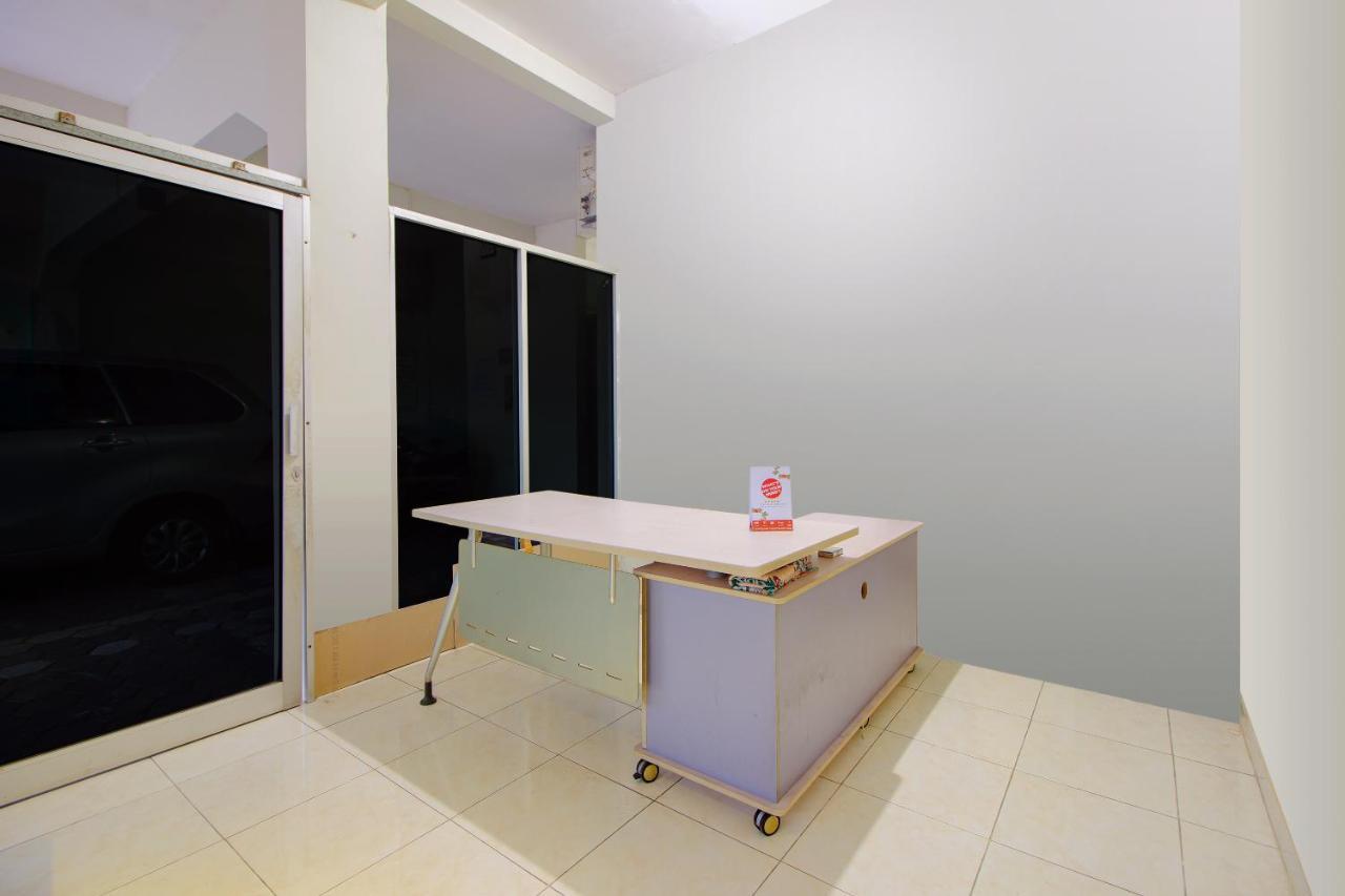 Отель Oyo 3083 D Kost 3 Syariah Джокьякарта Экстерьер фото